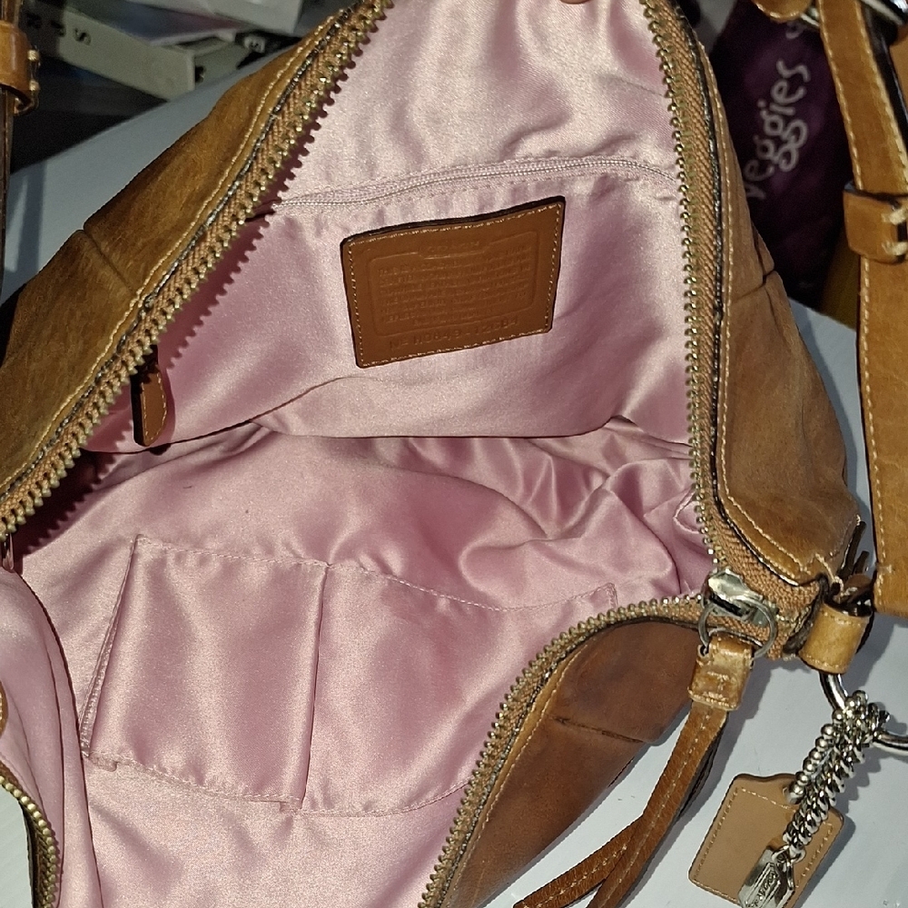 COACH (Vintage) Madison Hobo Bag in Tan. - Picture 12 of 15